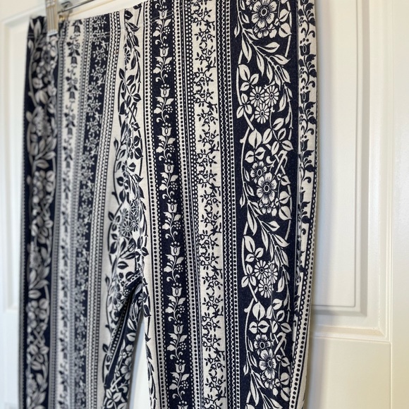 bell bottom pants ๐ - Picture 2 of 2